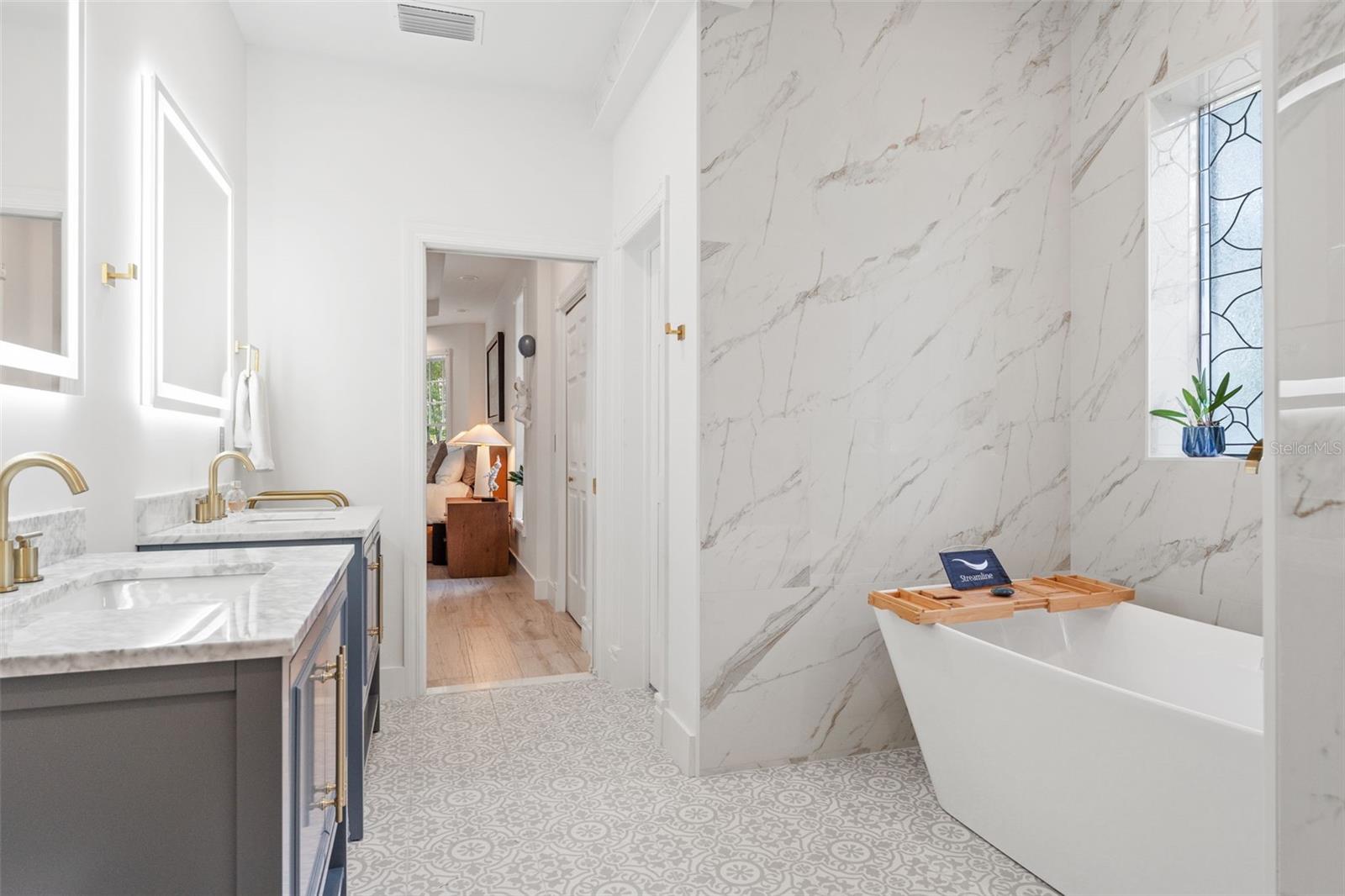 W7874617 Property Photo