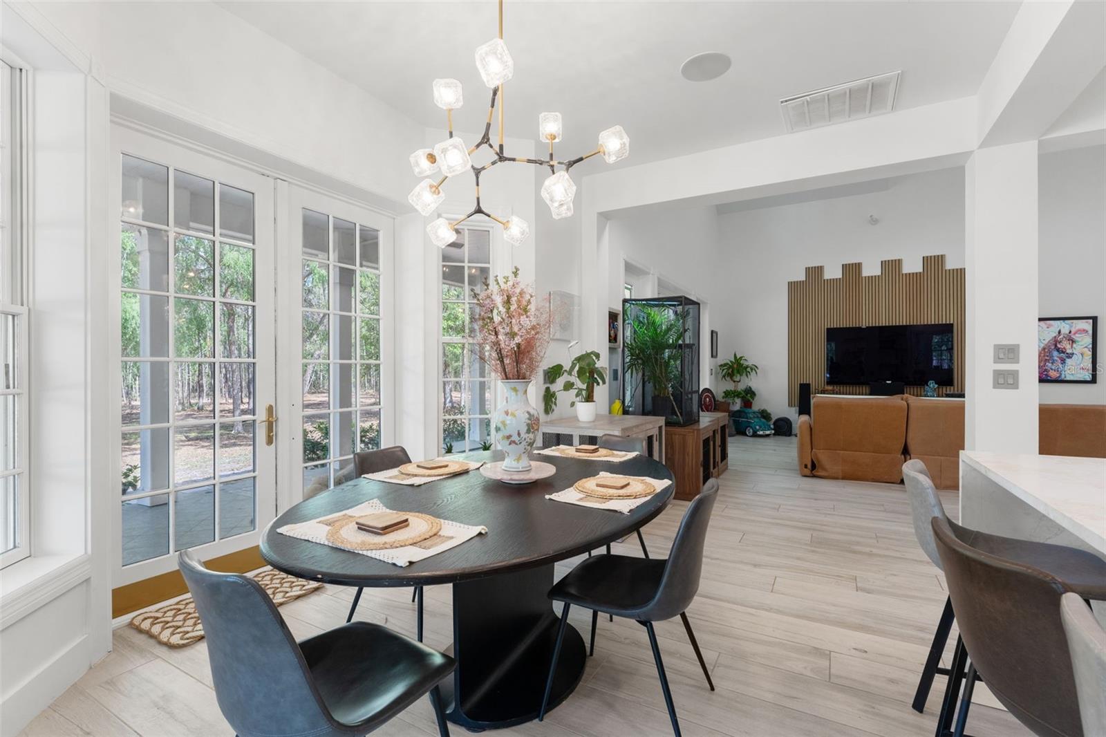 W7874617 Property Photo