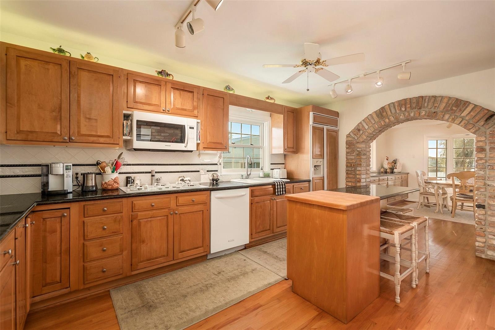 224 HARBOR VIEW LN, LARGO, FL, 33770