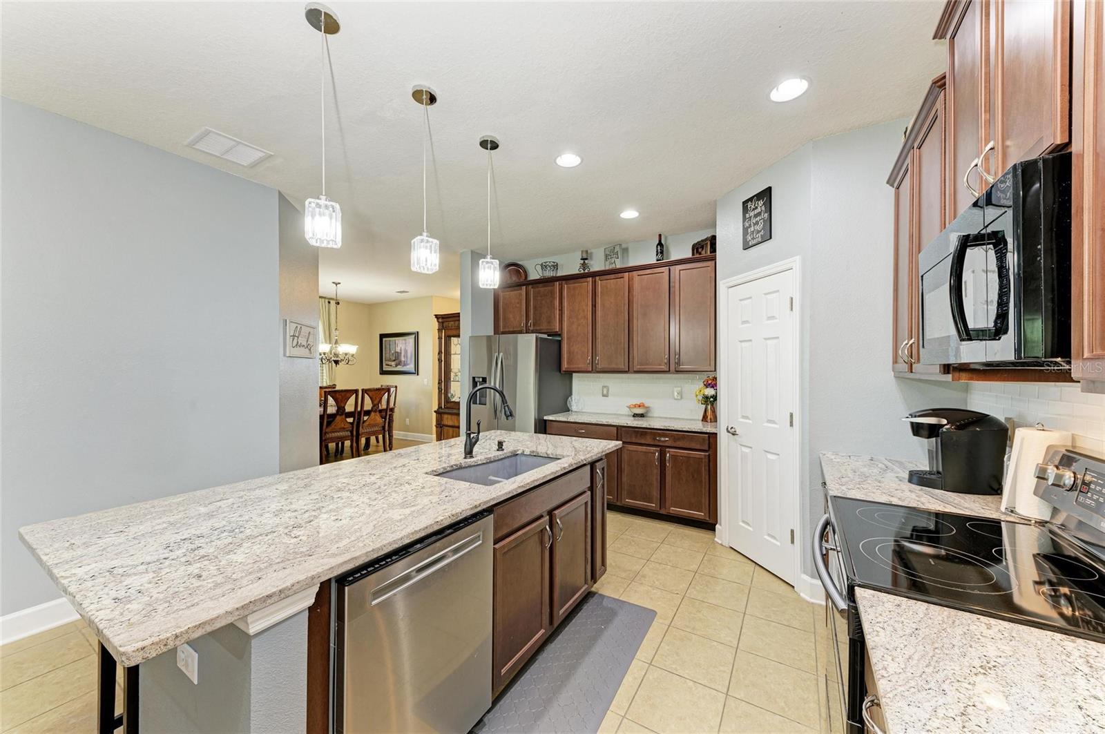 8243 NANDINA DR, SARASOTA, FL, 34240
