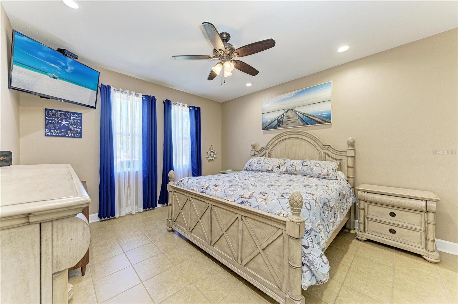 8243 NANDINA DR, SARASOTA, FL, 34240