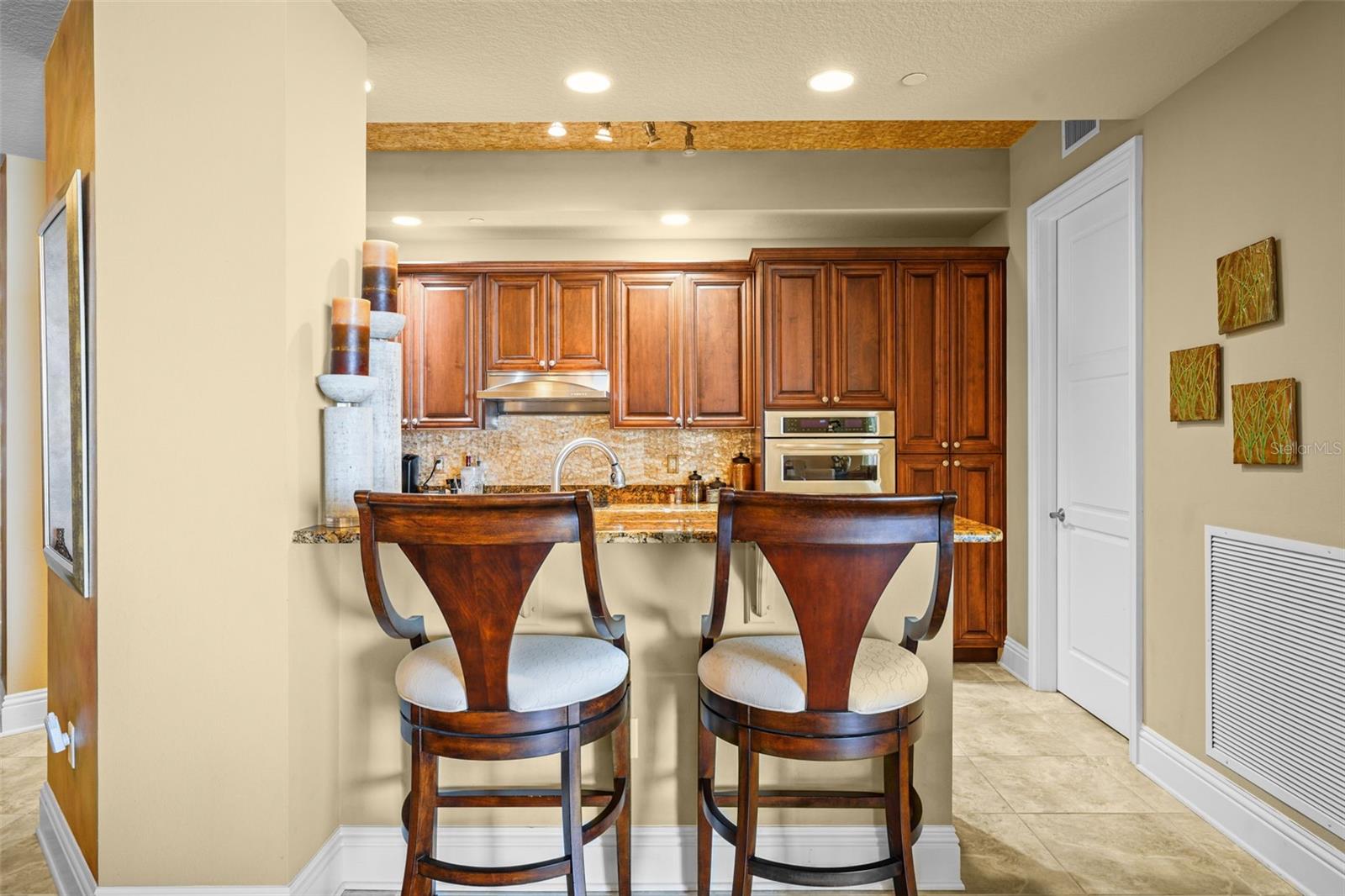 470 MANDALAY AVE #403, CLEARWATER BEACH, FL, 33767