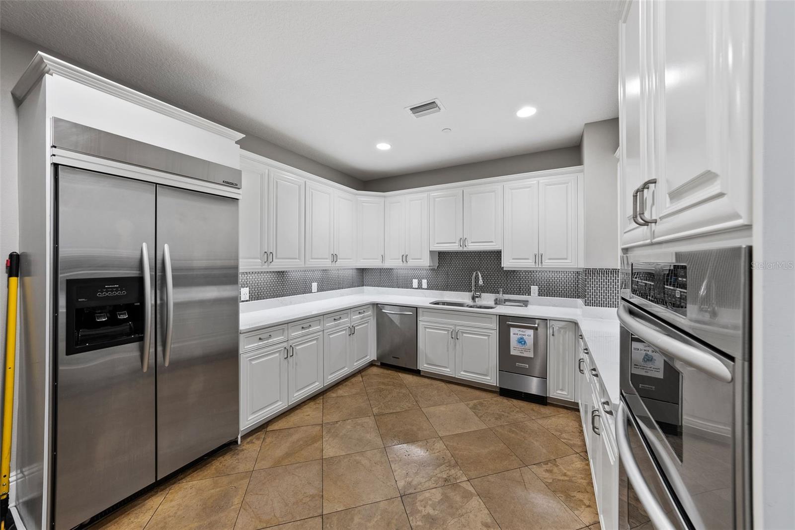 470 MANDALAY AVE #403, CLEARWATER BEACH, FL, 33767