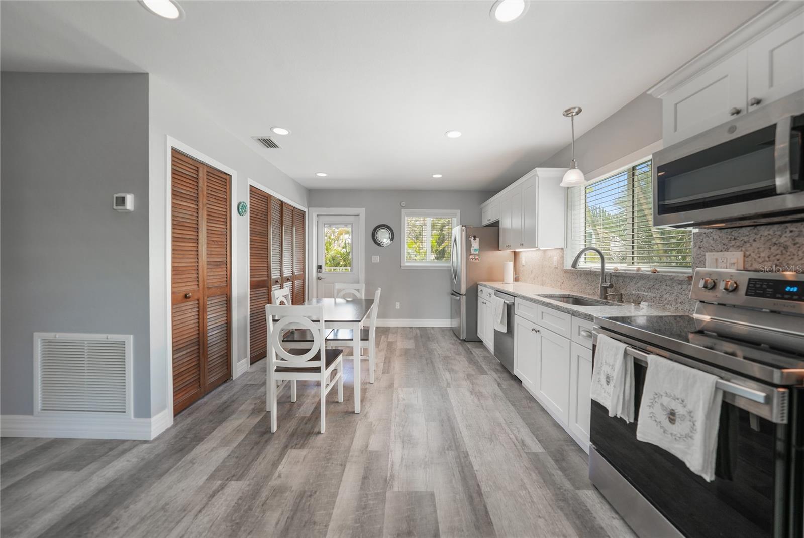 509 W RETTA ESPLANADE, PUNTA GORDA, FL, 33950