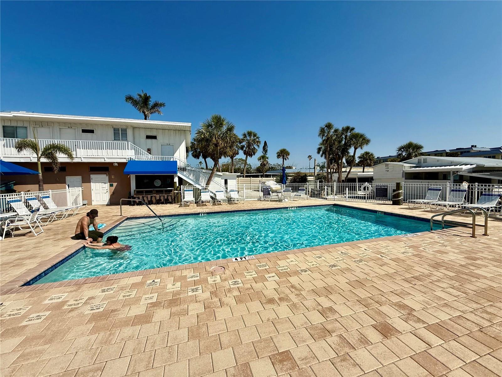 73 TWIN SHORES BLVD, LONGBOAT KEY, FL, 34228