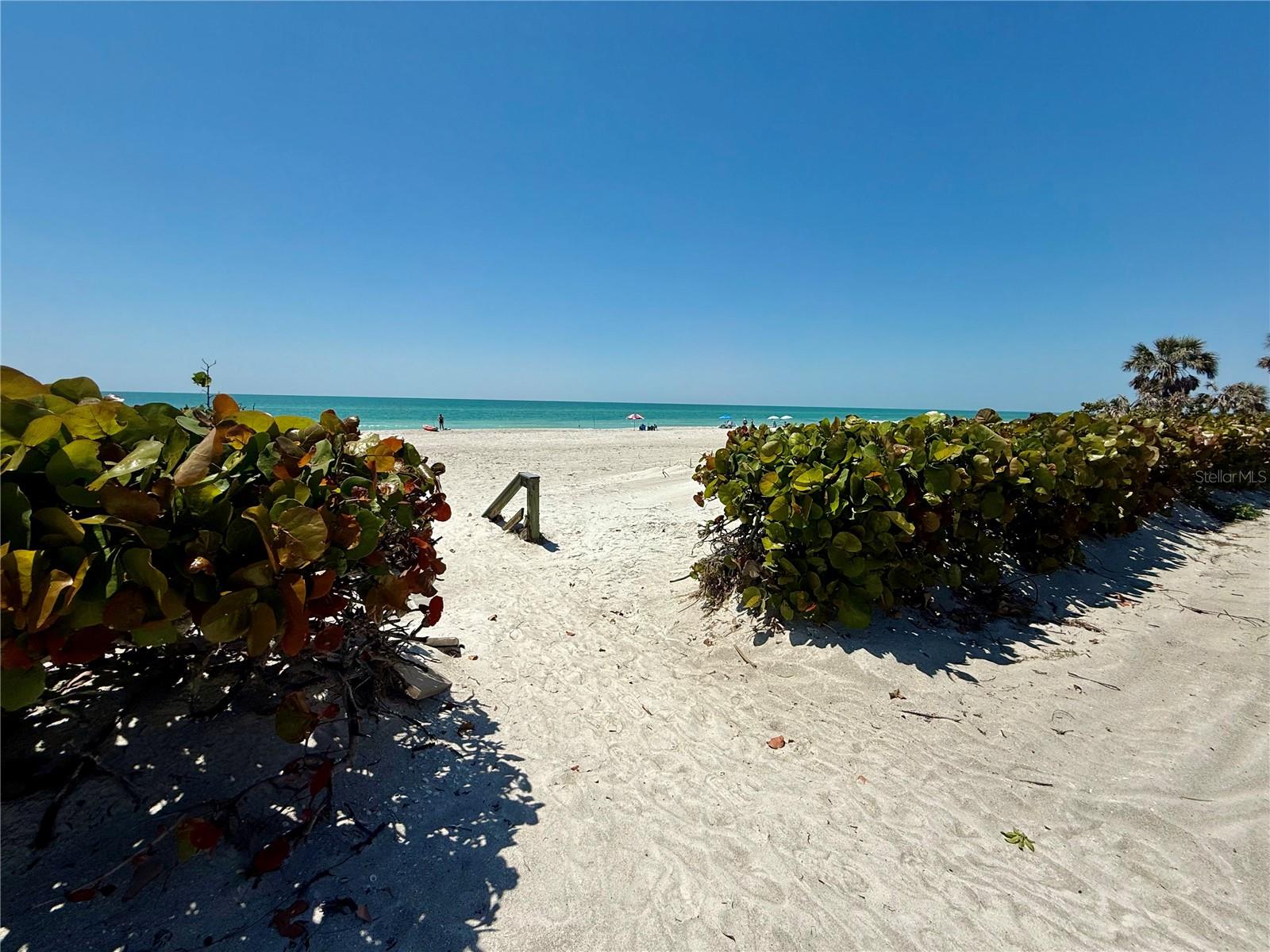 73 TWIN SHORES BLVD, LONGBOAT KEY, FL, 34228