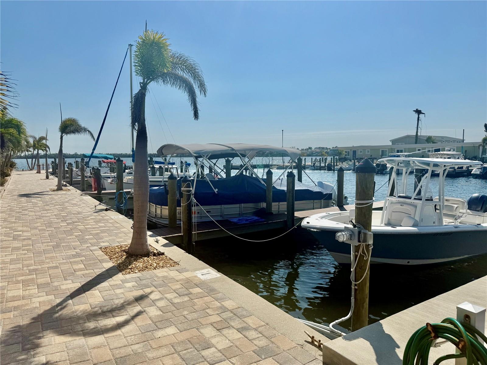 73 TWIN SHORES BLVD, LONGBOAT KEY, FL, 34228