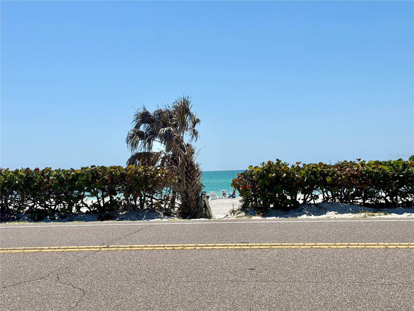 73 TWIN SHORES BLVD, LONGBOAT KEY, FL, 34228