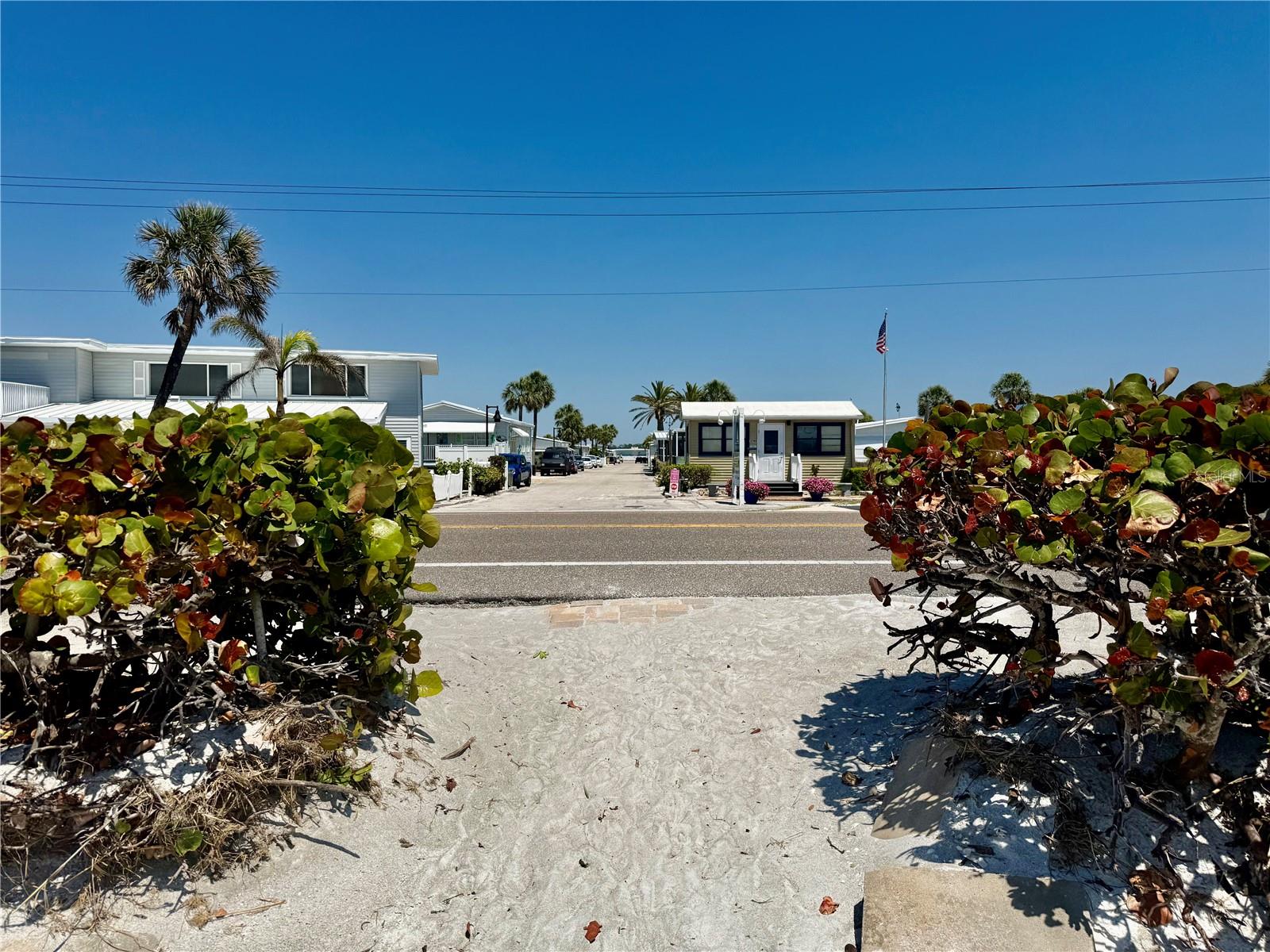 73 TWIN SHORES BLVD, LONGBOAT KEY, FL, 34228