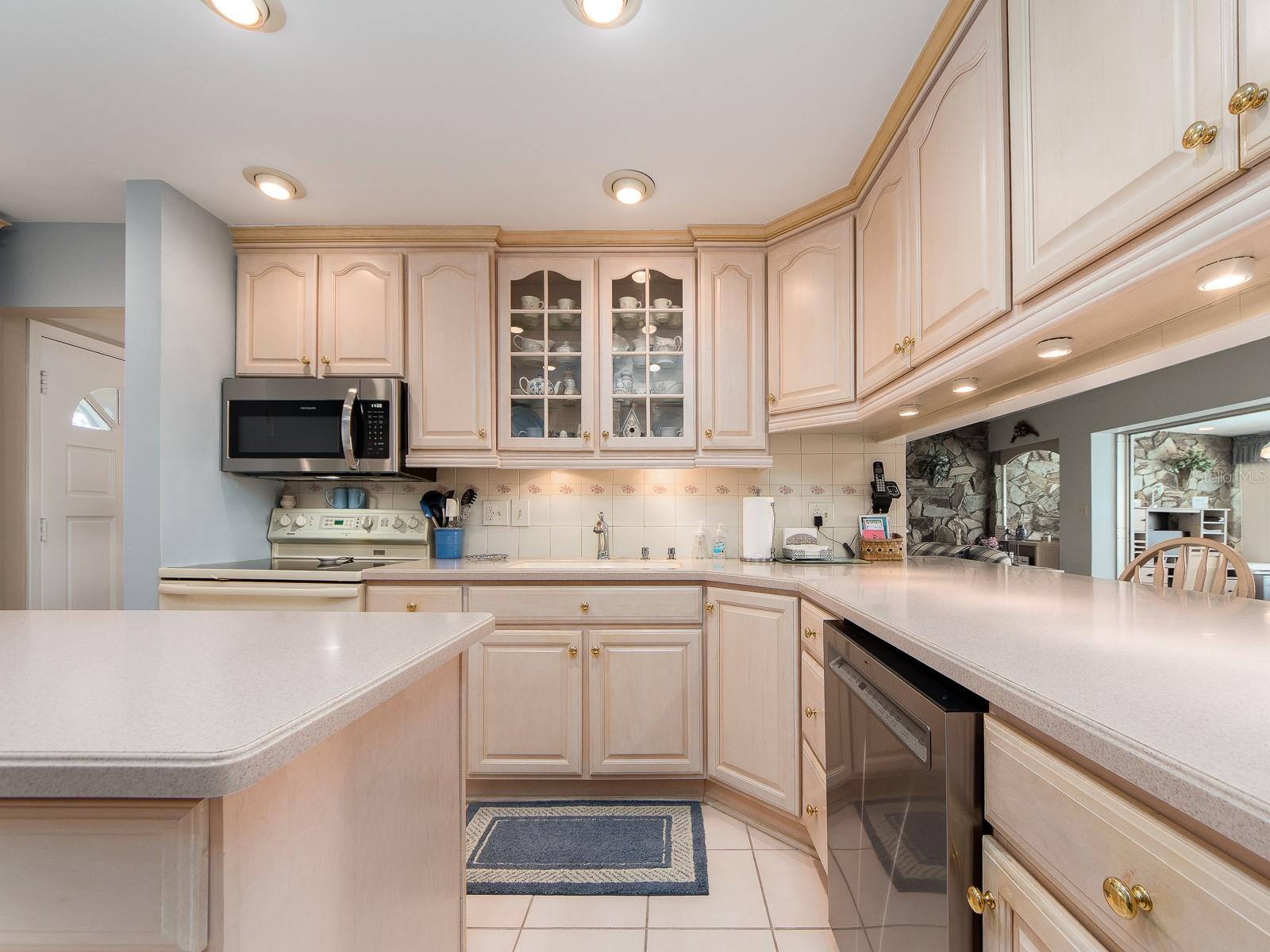 14269 YACHT CLUB BLVD, SEMINOLE, FL, 33776