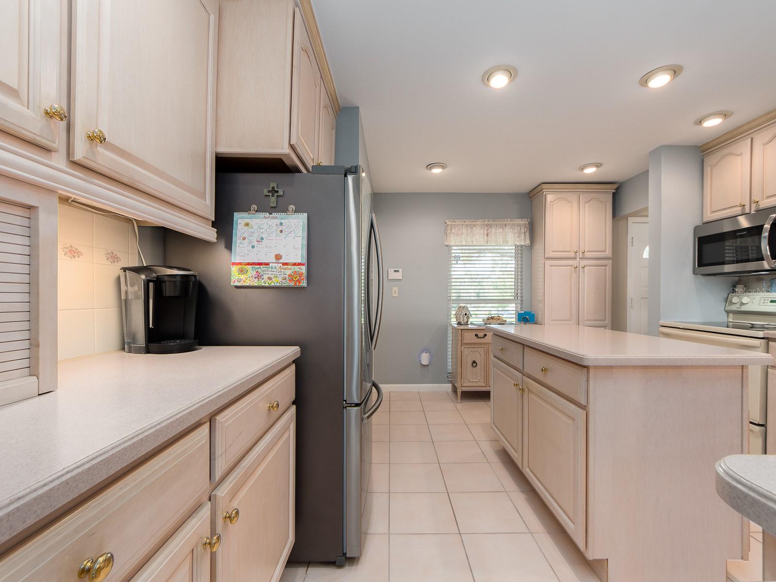 14269 YACHT CLUB BLVD, SEMINOLE, FL, 33776