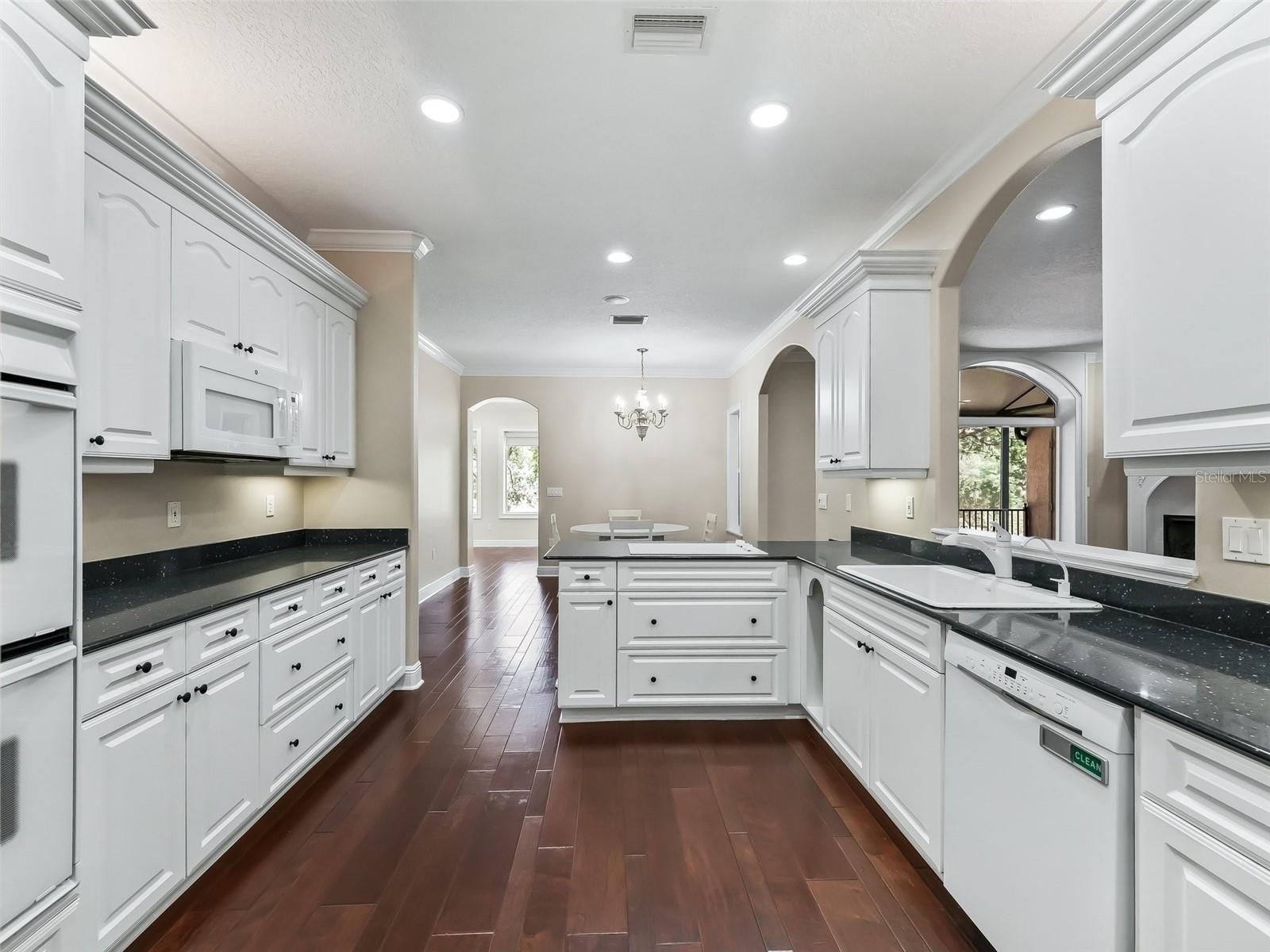 2010 OTTERS POND RD, FRUITLAND PARK, FL, 34731