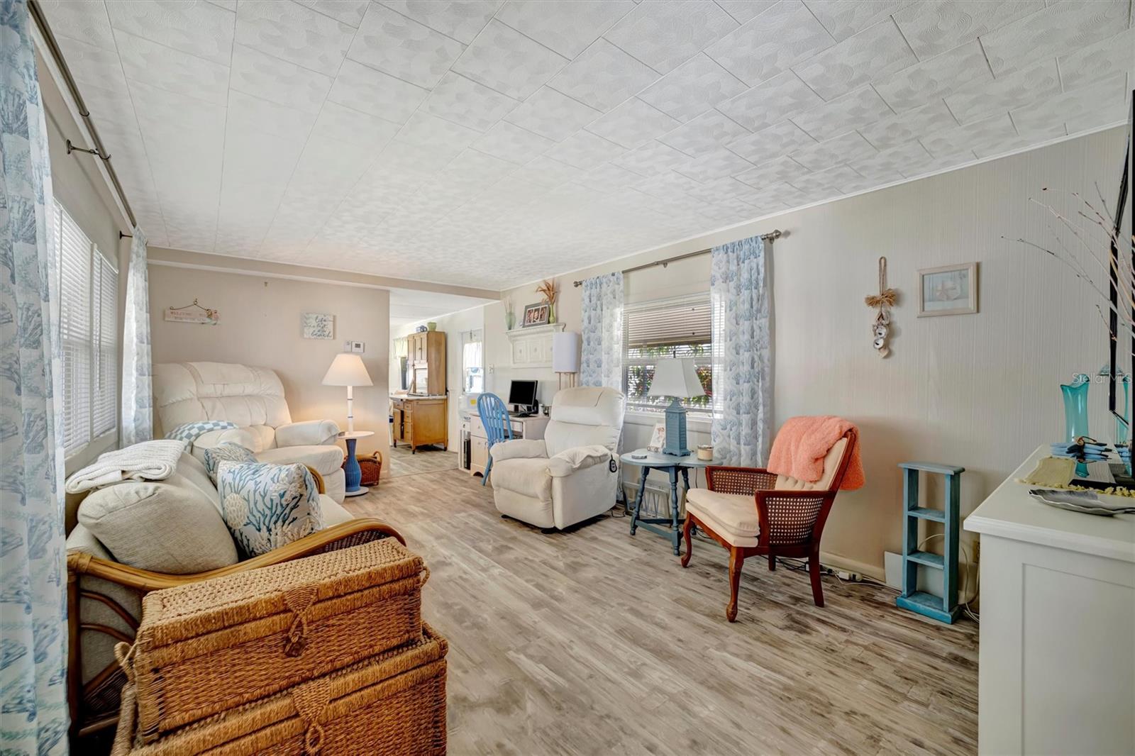 TB8375101 Property Photo