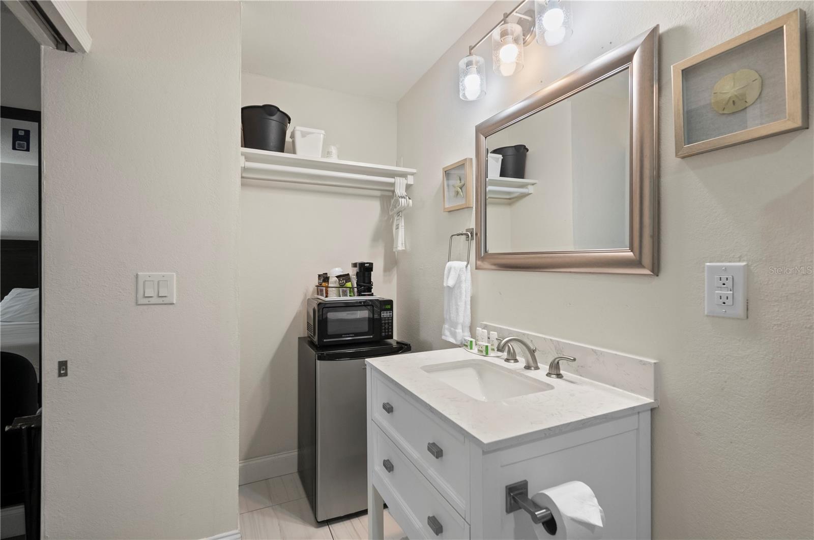 7150 N TAMIAMI TRL #S-600, SARASOTA, FL, 34243