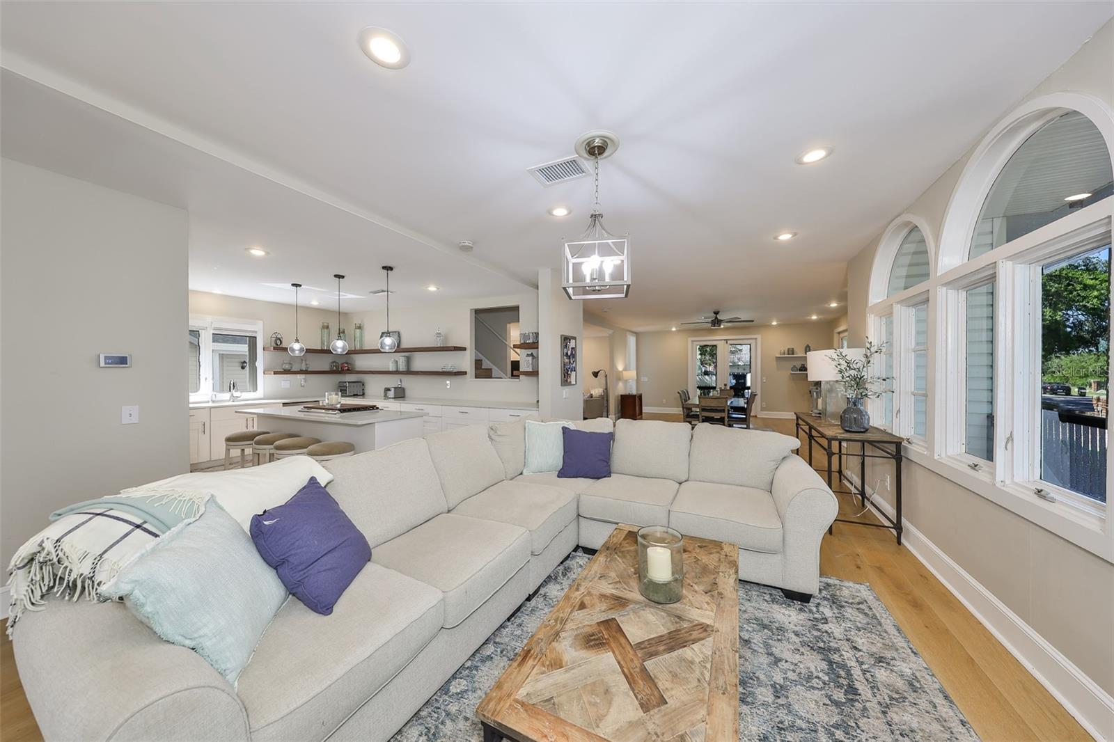 2802 OLD BAYSHORE WAY, TAMPA, FL, 33611