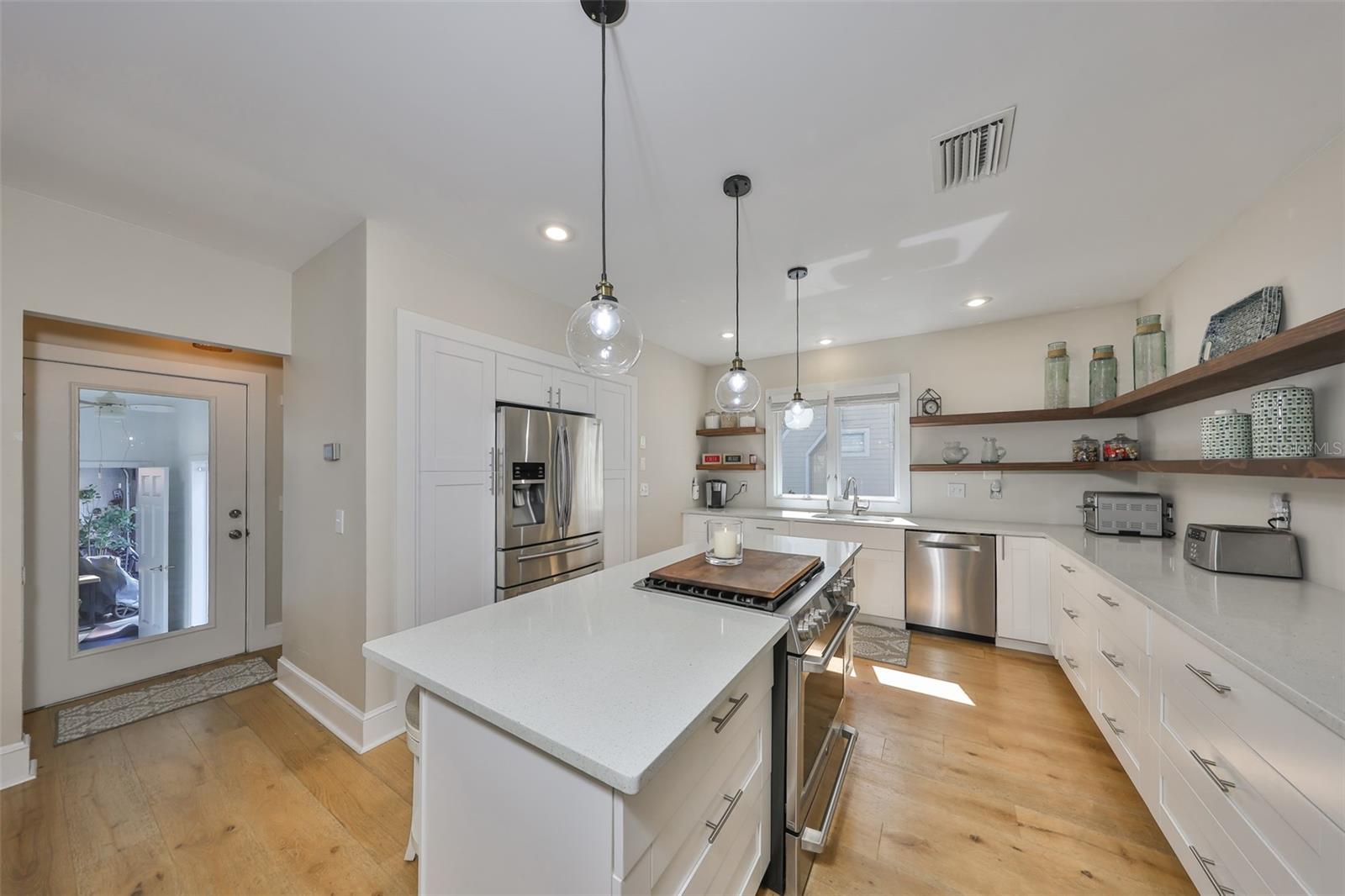 2802 OLD BAYSHORE WAY, TAMPA, FL, 33611