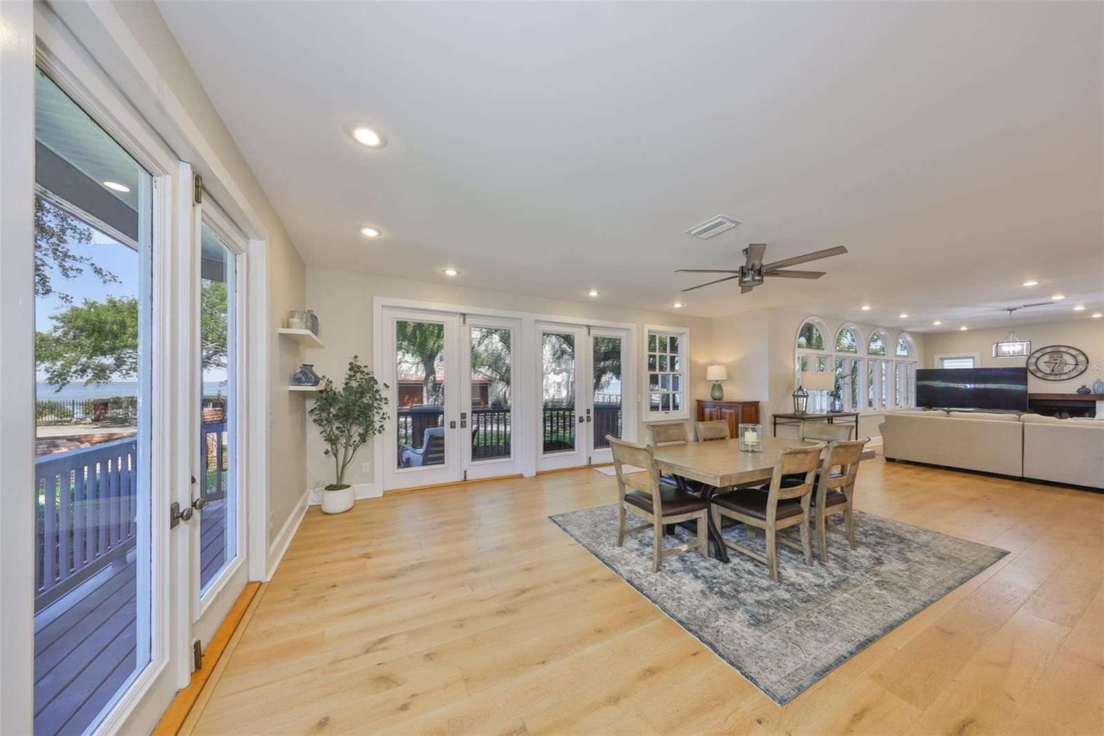 2802 OLD BAYSHORE WAY, TAMPA, FL, 33611