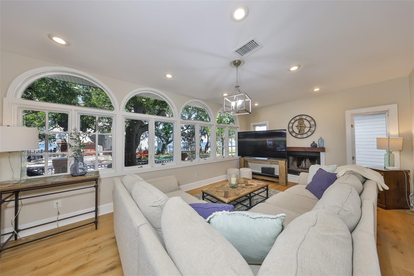 2802 OLD BAYSHORE WAY, TAMPA, FL, 33611