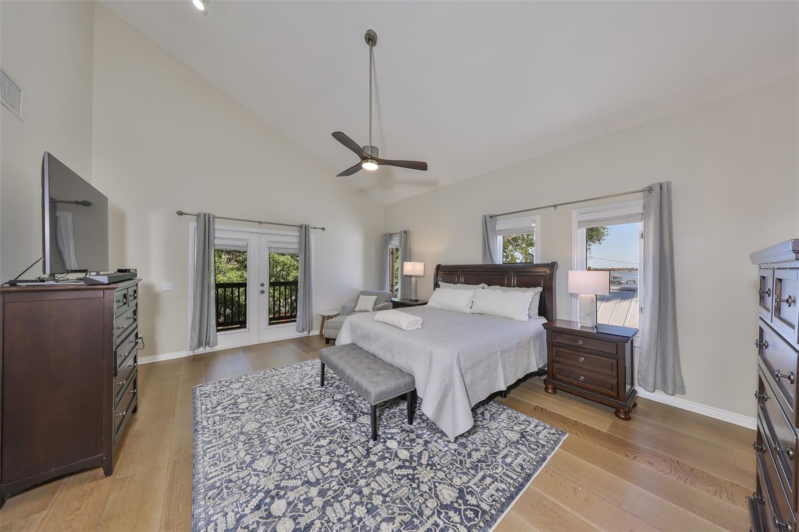 2802 OLD BAYSHORE WAY, TAMPA, FL, 33611