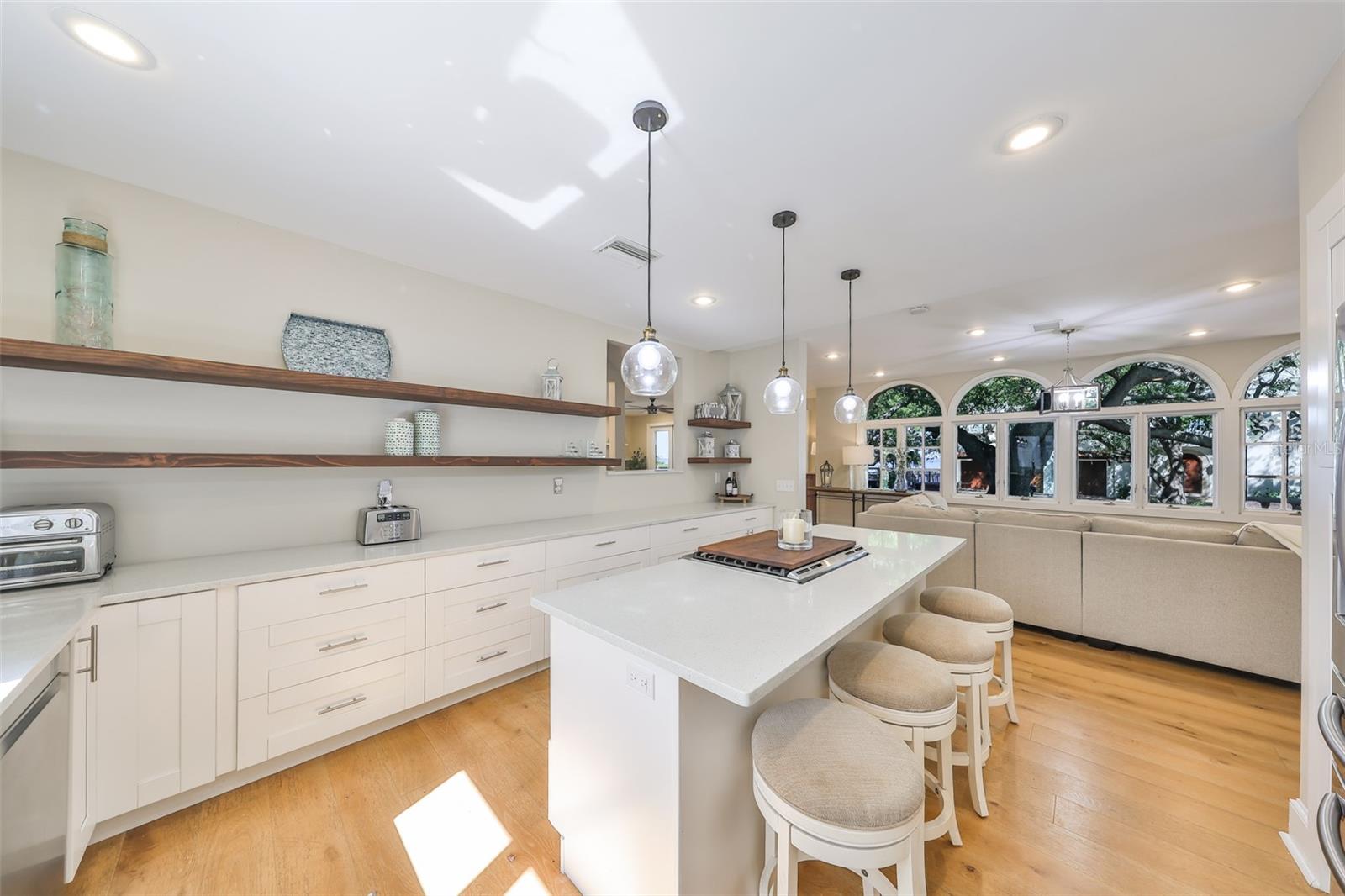 2802 OLD BAYSHORE WAY, TAMPA, FL, 33611