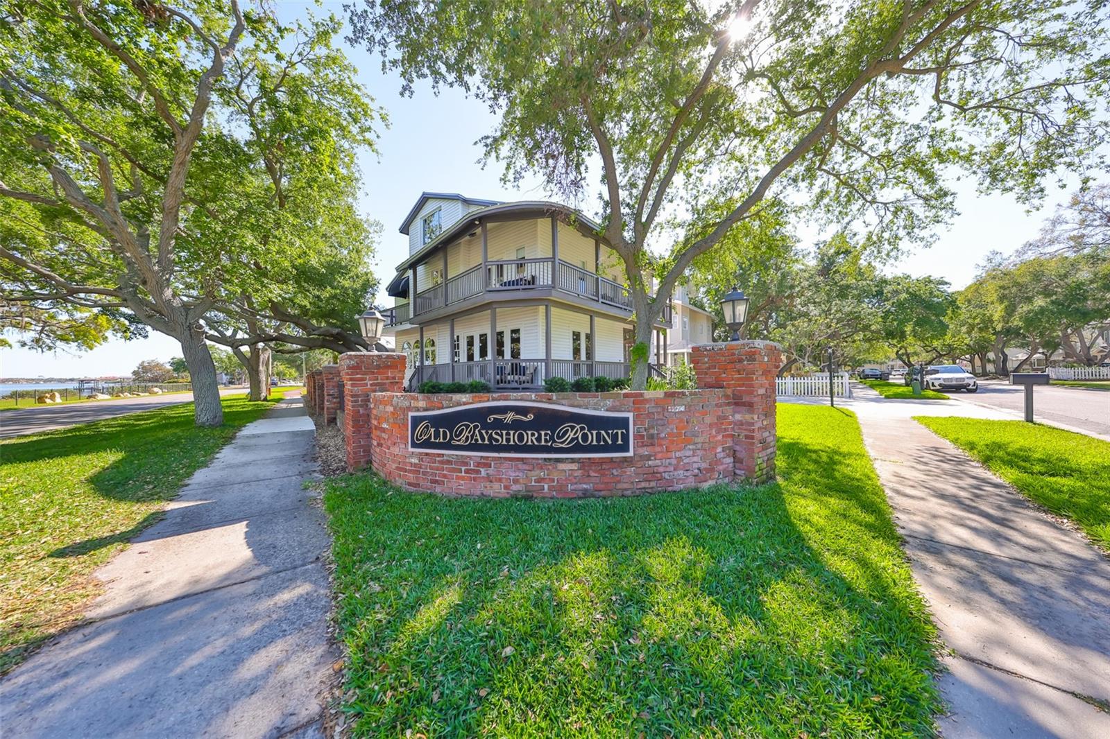 2802 OLD BAYSHORE WAY, TAMPA, FL, 33611