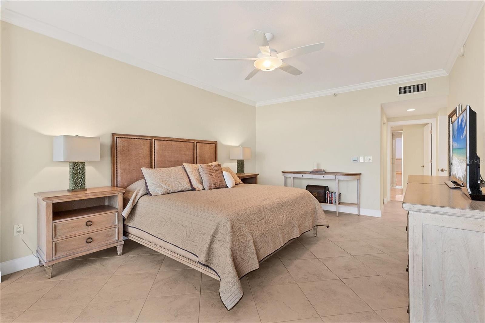 1800 BENJAMIN FRANKLIN DR #B310, SARASOTA, FL, 34236