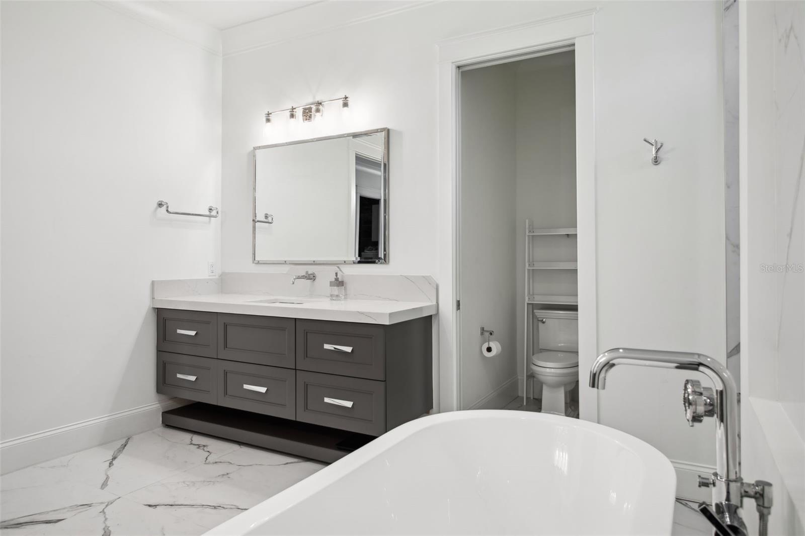 5009 W LONGFELLOW AVE, TAMPA, FL, 33629