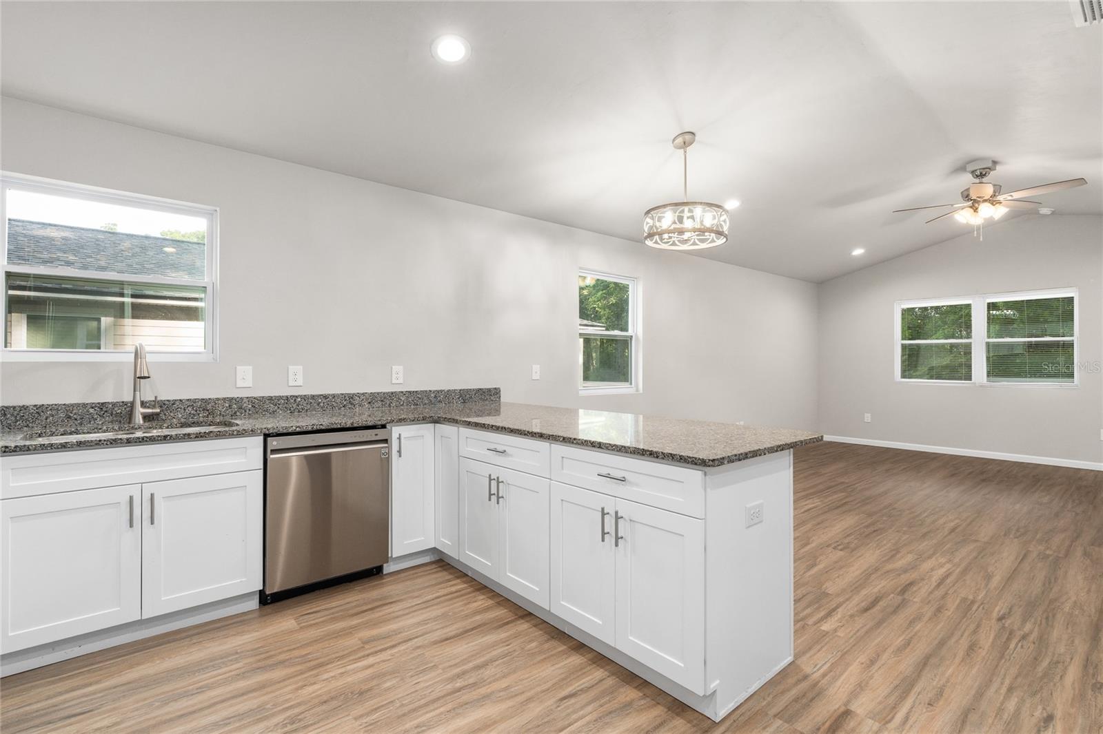 23215 RAILROAD AVE, HIGH SPRINGS, FL, 32643