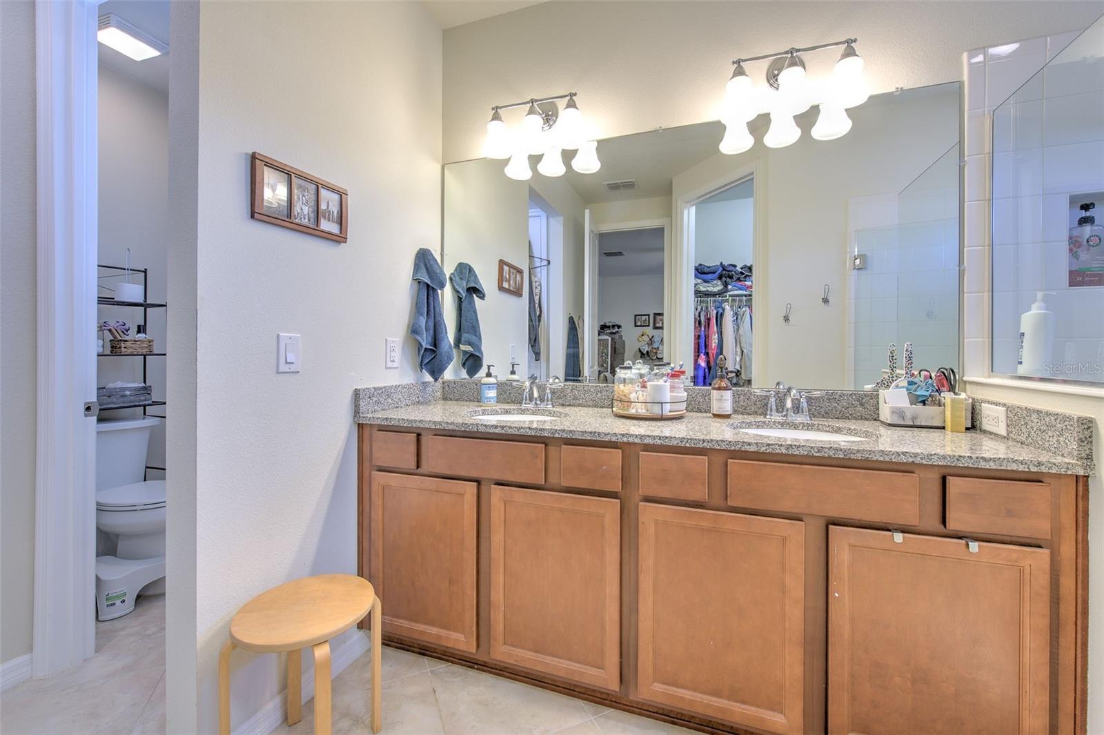 5705 VILLAGE CENTER DR, LITHIA, FL, 33547