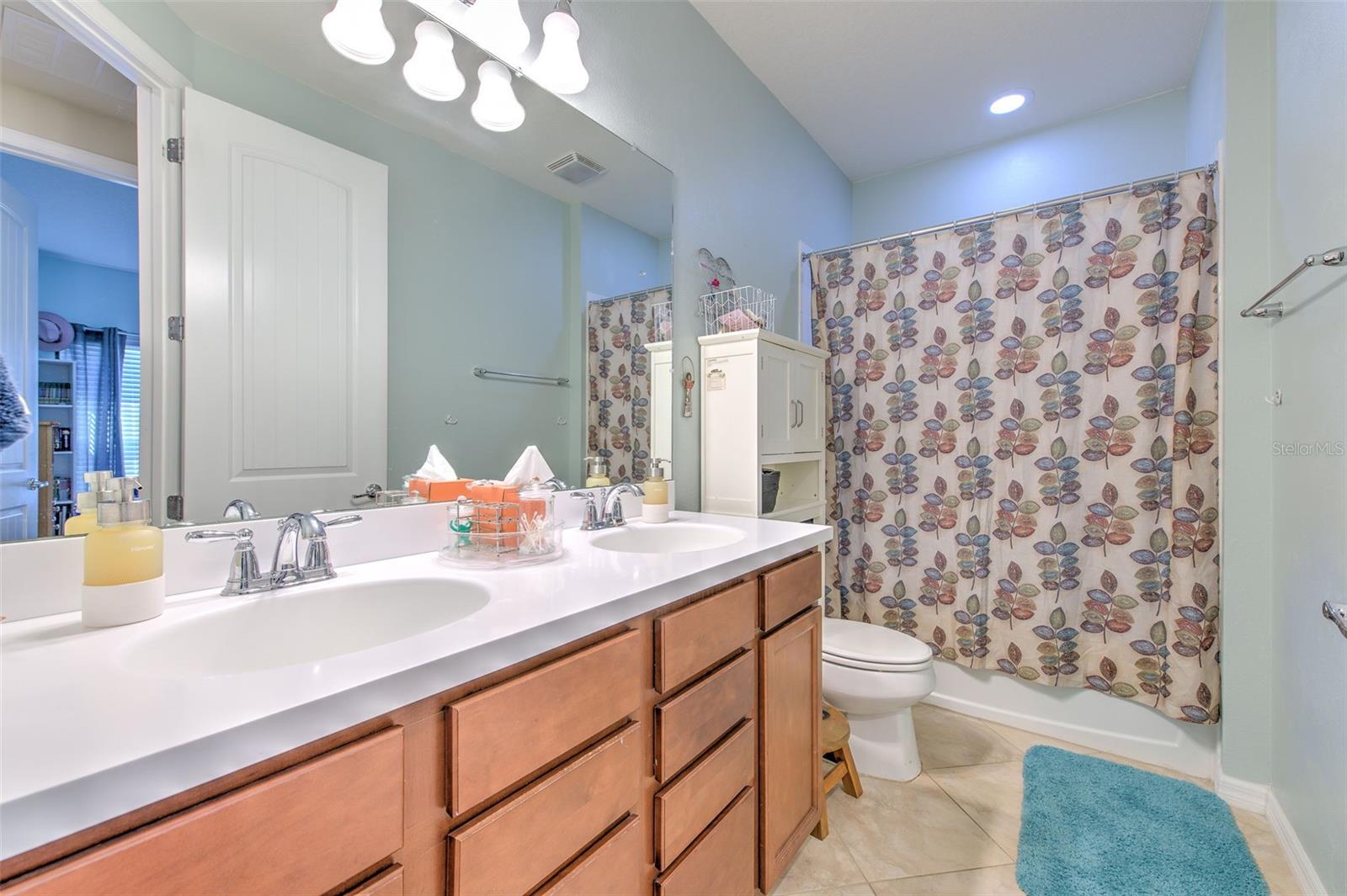 5705 VILLAGE CENTER DR, LITHIA, FL, 33547