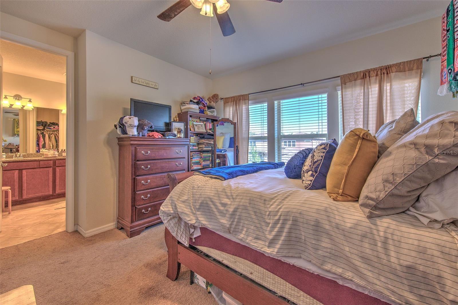 5705 VILLAGE CENTER DR, LITHIA, FL, 33547