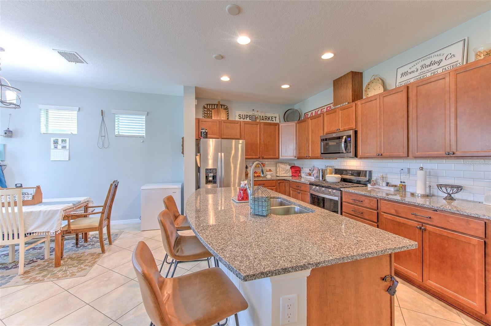 5705 VILLAGE CENTER DR, LITHIA, FL, 33547