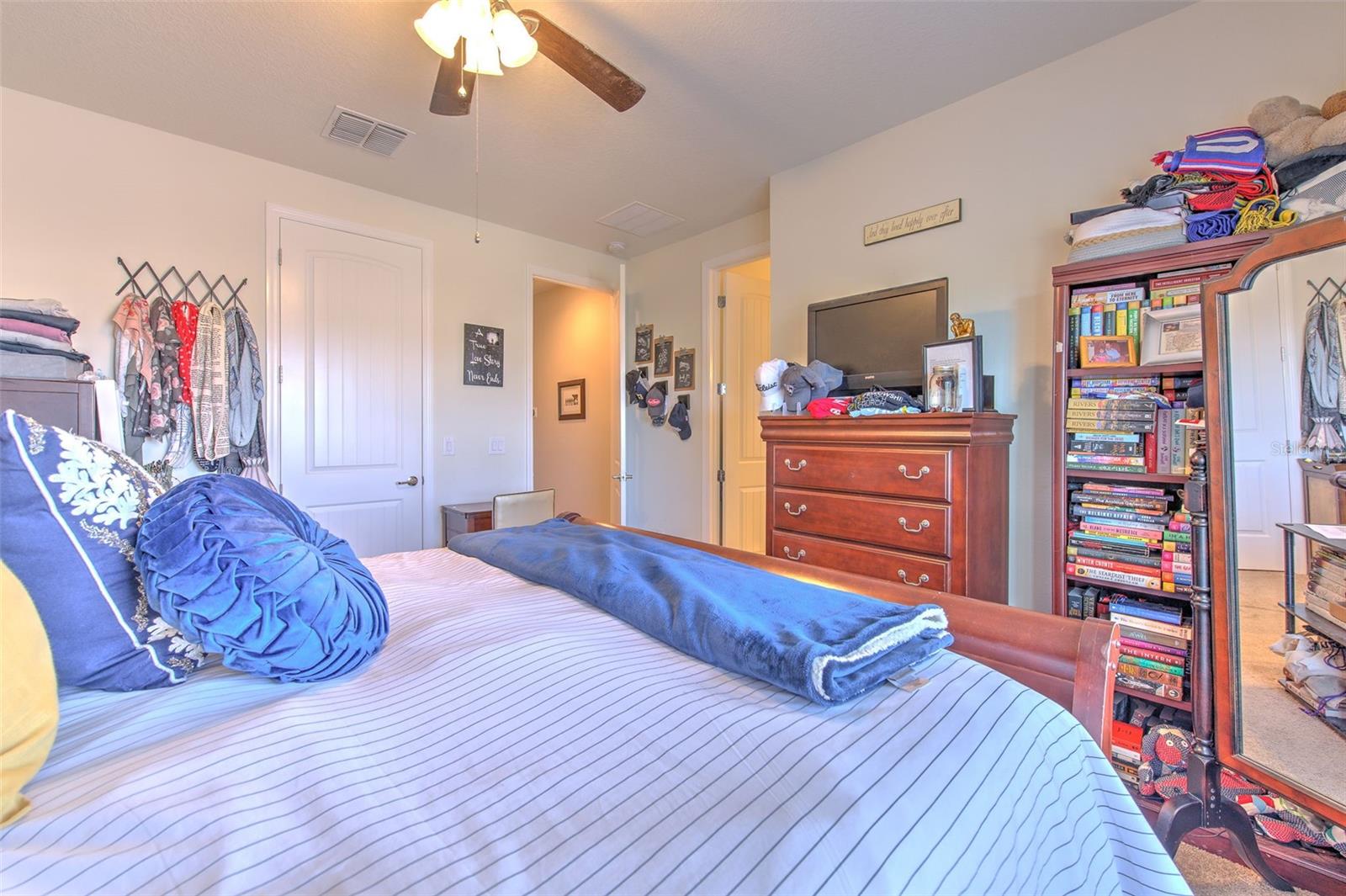 5705 VILLAGE CENTER DR, LITHIA, FL, 33547