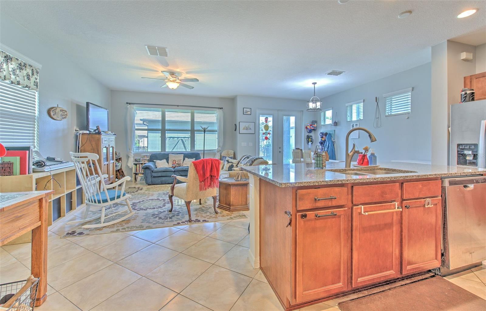 5705 VILLAGE CENTER DR, LITHIA, FL, 33547