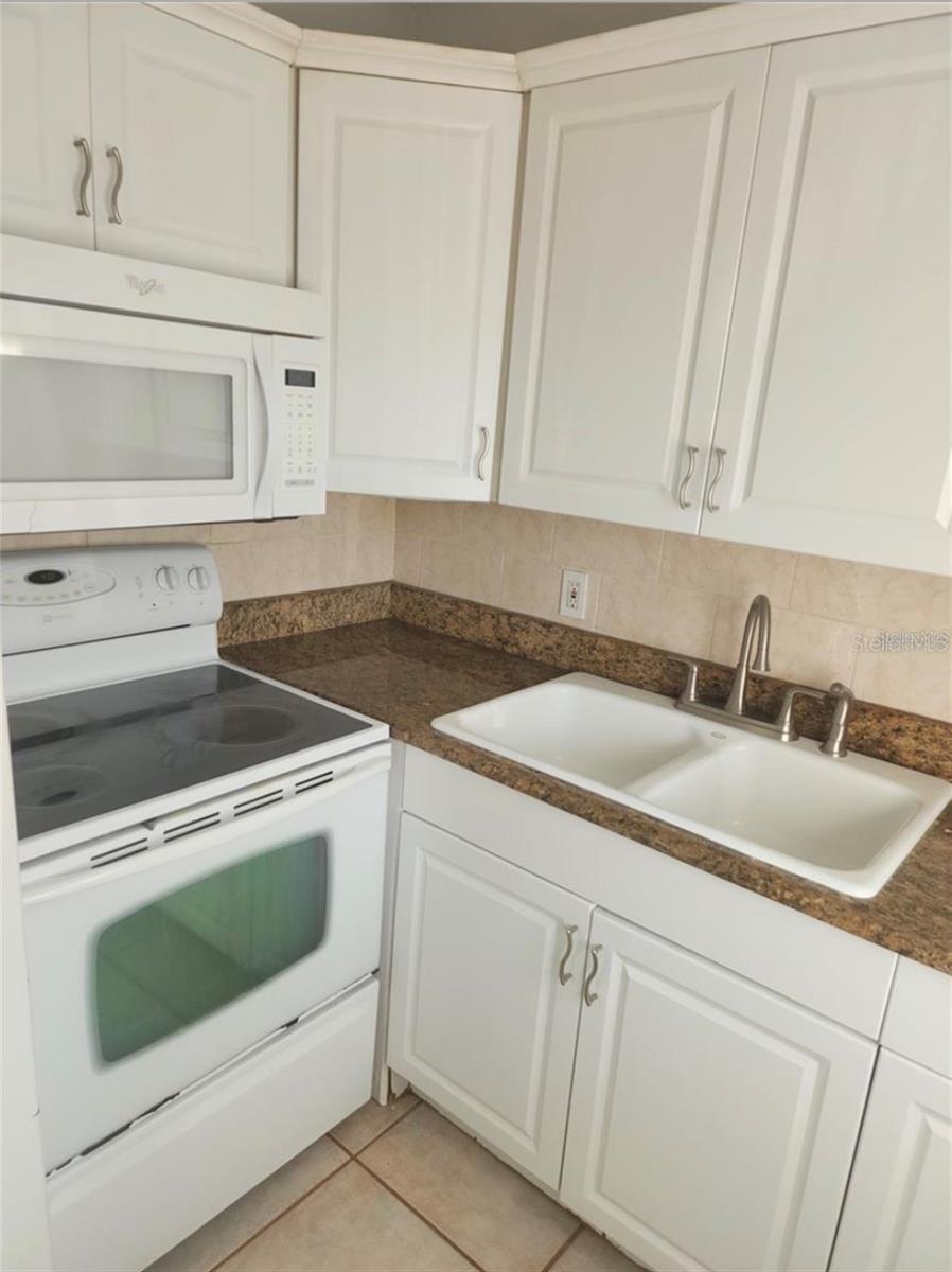 3101 BEE RIDGE RD #121, SARASOTA, FL, 34239