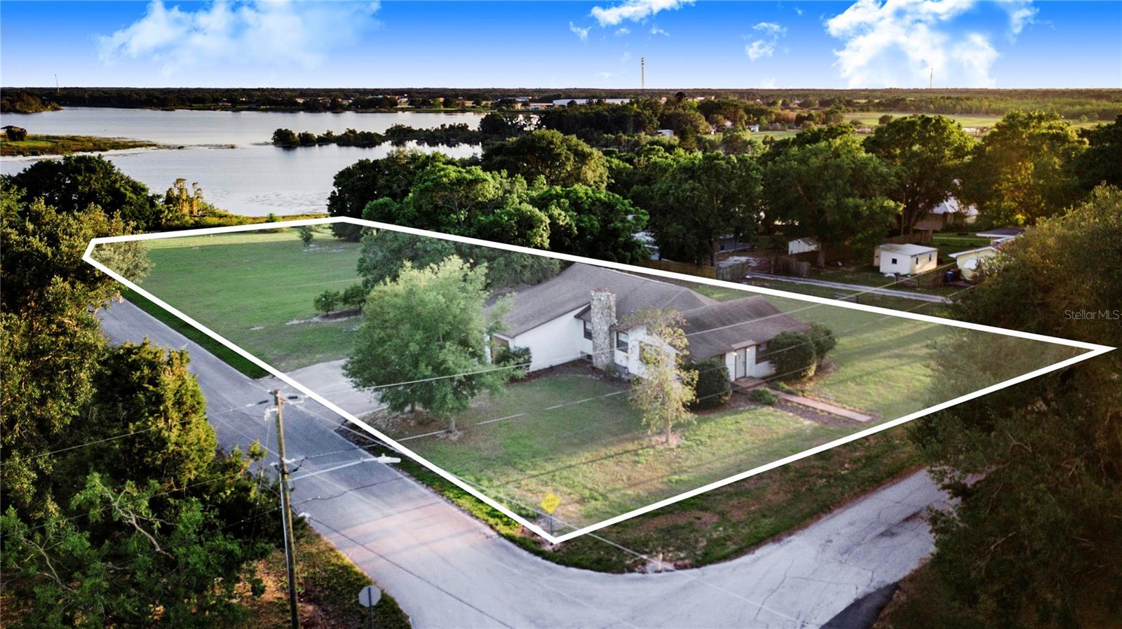 302 W GATES AVE, LAKE HAMILTON, FL, 33851