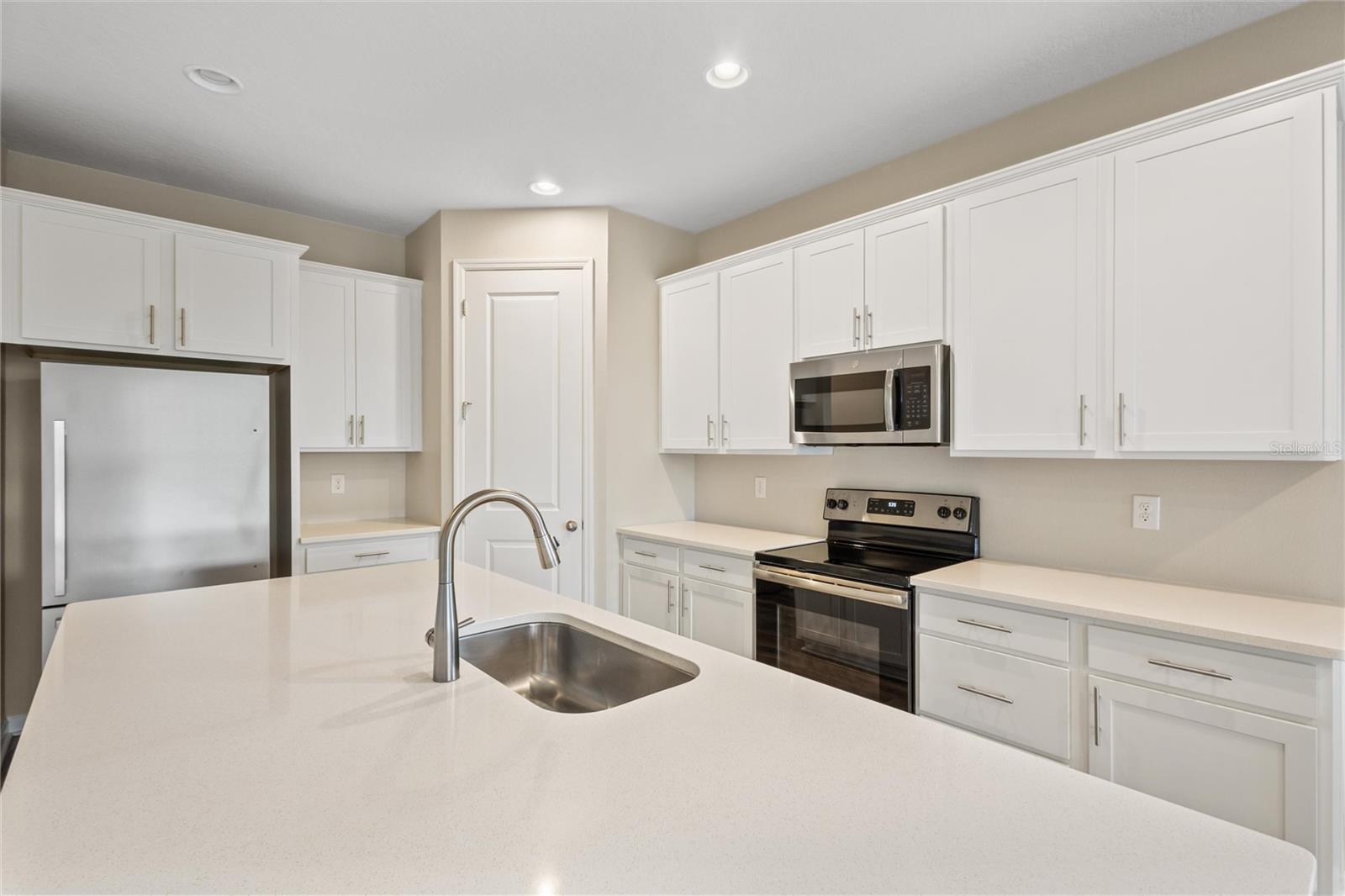 737 MEADOW POINTE DR, HAINES CITY, FL, 33844