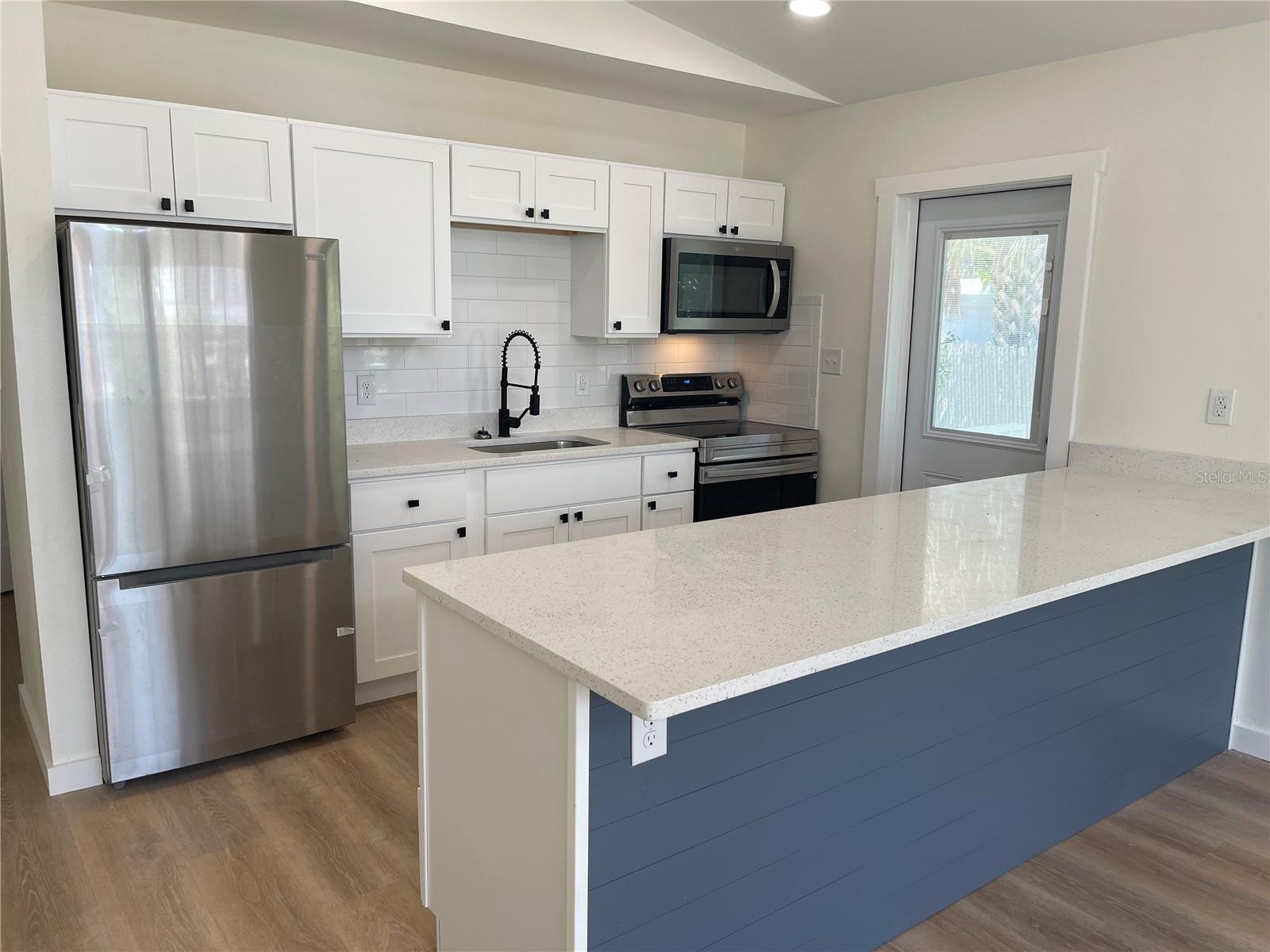 2512 AVENUE C #B, BRADENTON BEACH, FL, 34217