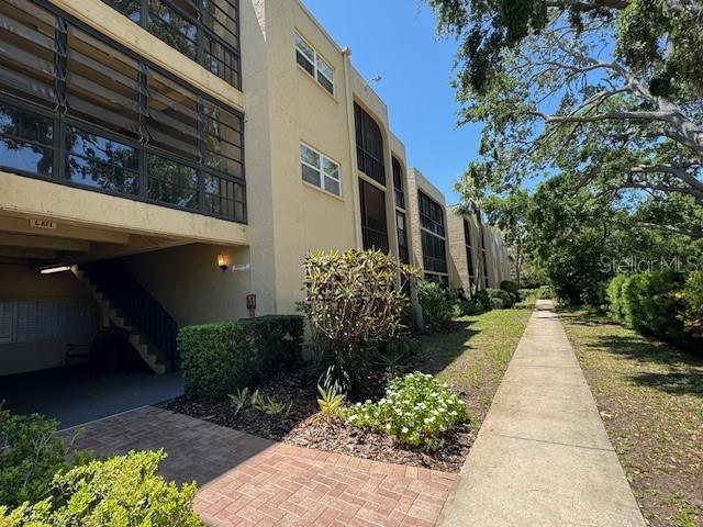 SIDE OF BUILDING 200