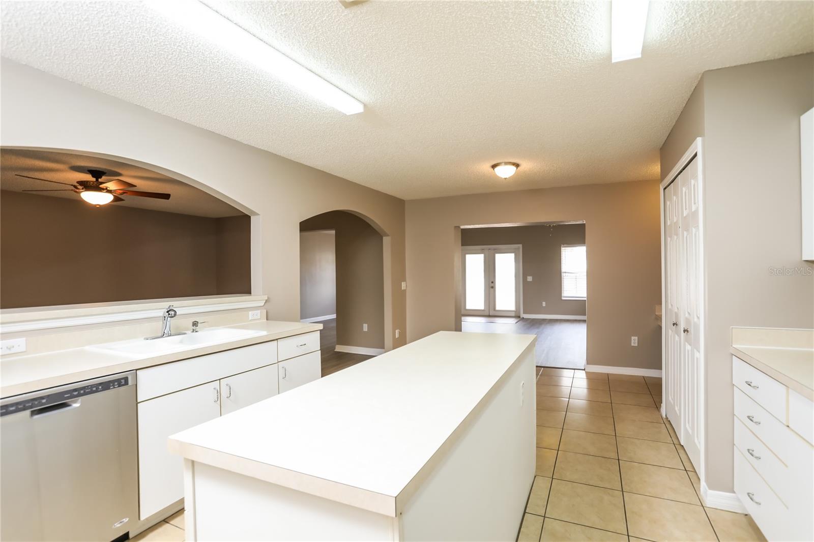 929 MAYFAIR ST, EUSTIS, FL, 32726