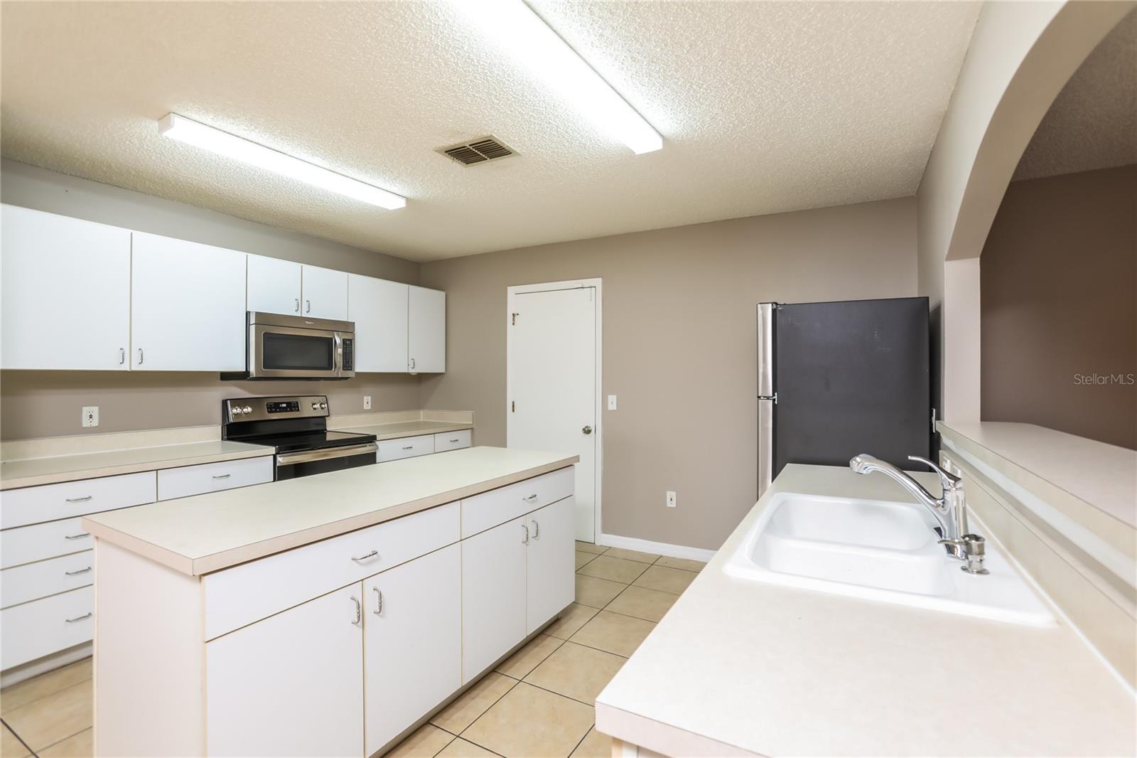 929 MAYFAIR ST, EUSTIS, FL, 32726