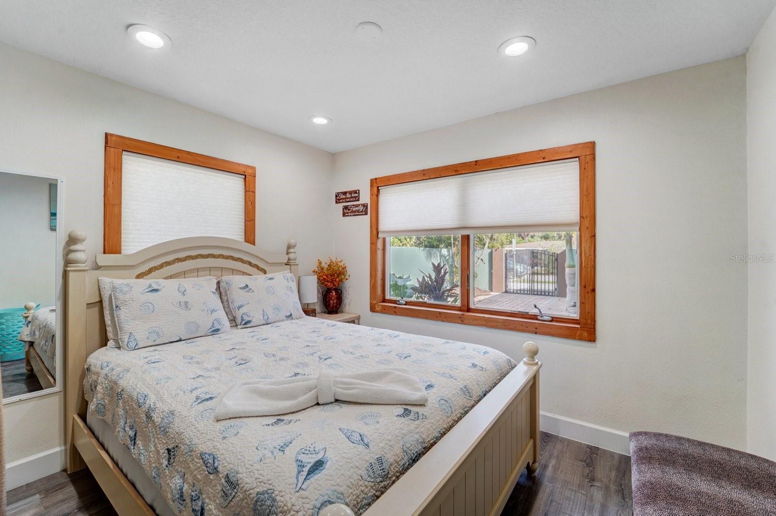 2598 WOOD ST, SARASOTA, FL, 34237