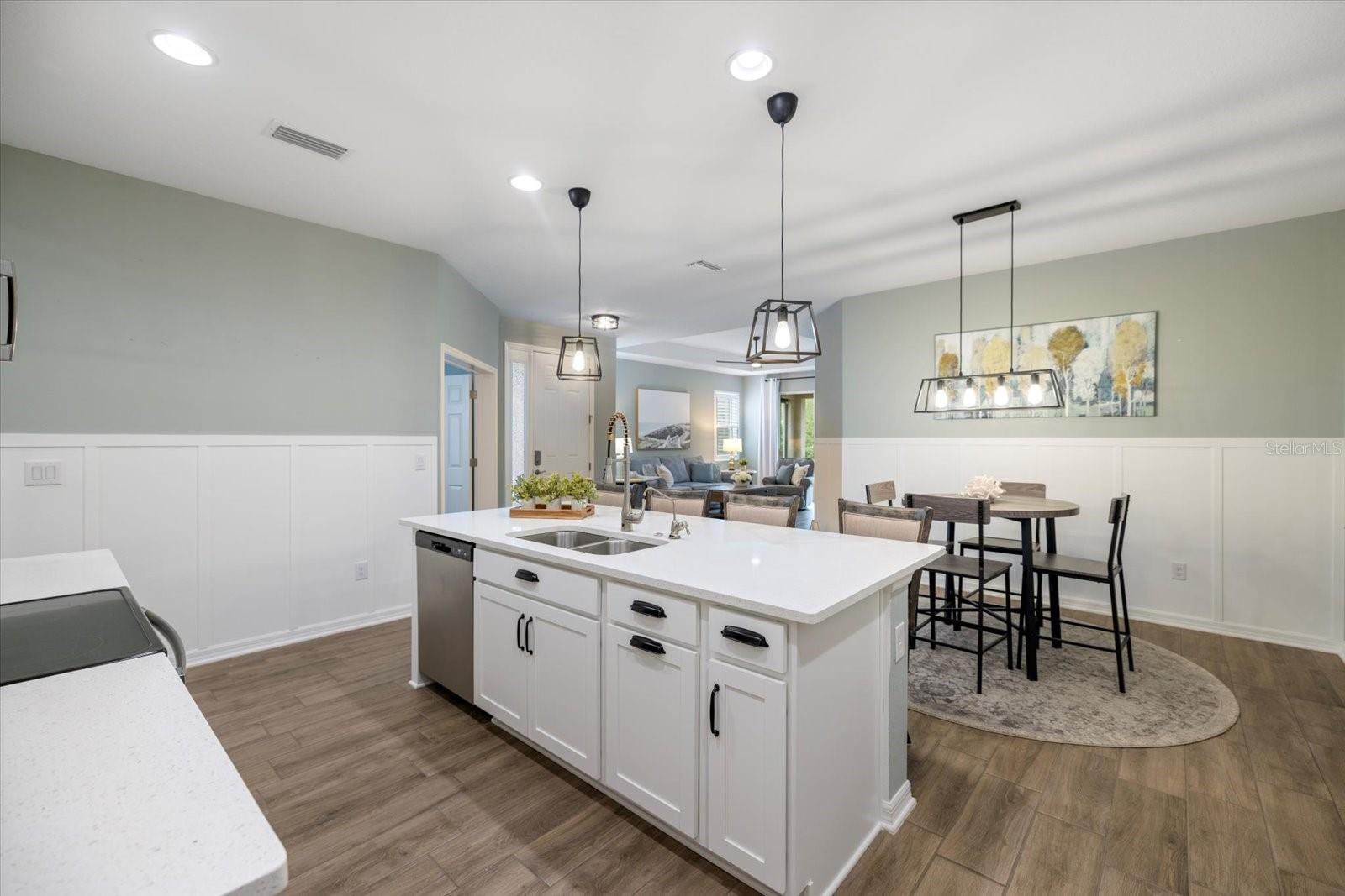 6077 AMBERLY DR, BRADENTON, FL, 34208