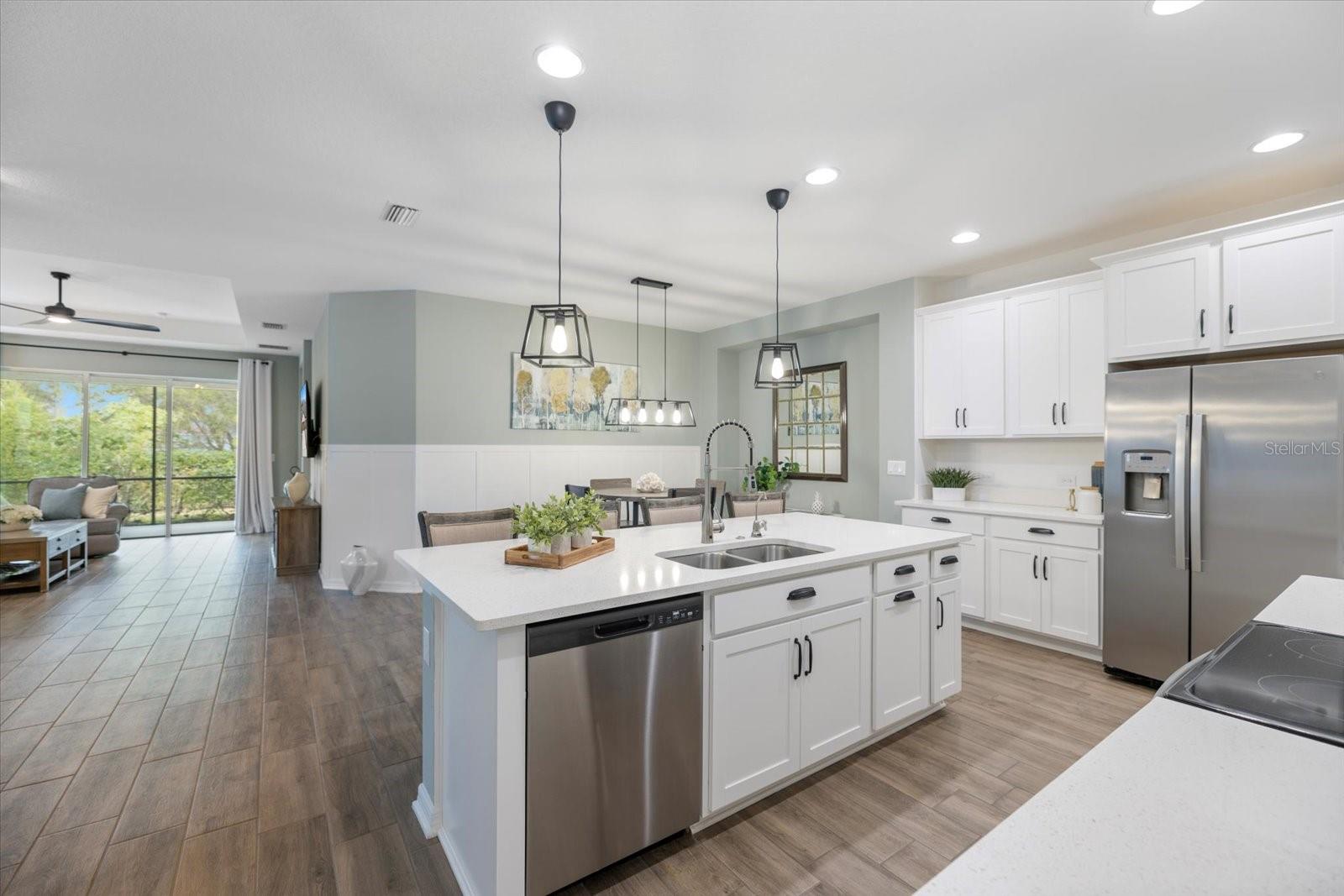 6077 AMBERLY DR, BRADENTON, FL, 34208