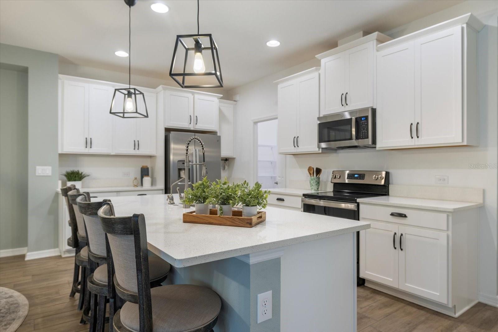 6077 AMBERLY DR, BRADENTON, FL, 34208