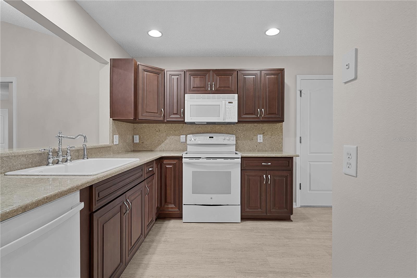 1142 SALIDO AVE, THE VILLAGES, FL, 32159