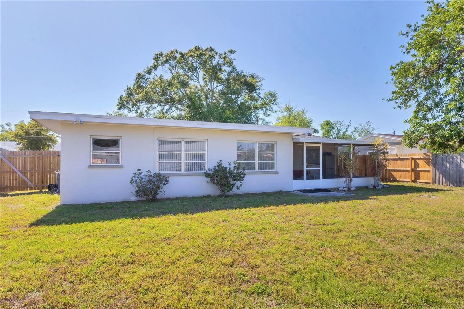 3301 CAMBRIDGE DR, SARASOTA, FL, 34232