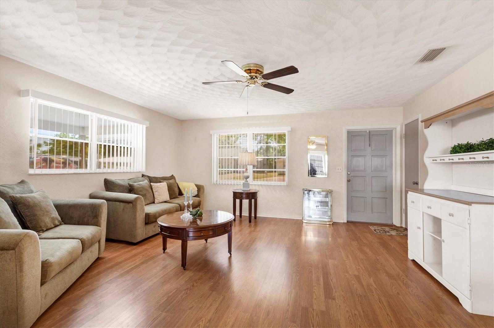 3301 CAMBRIDGE DR, SARASOTA, FL, 34232