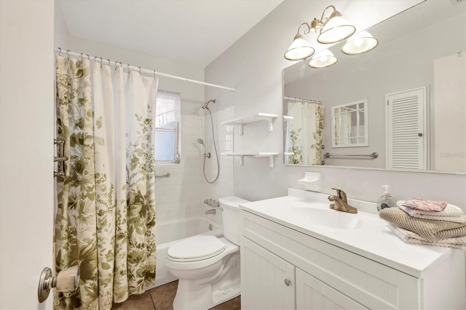 3301 CAMBRIDGE DR, SARASOTA, FL, 34232