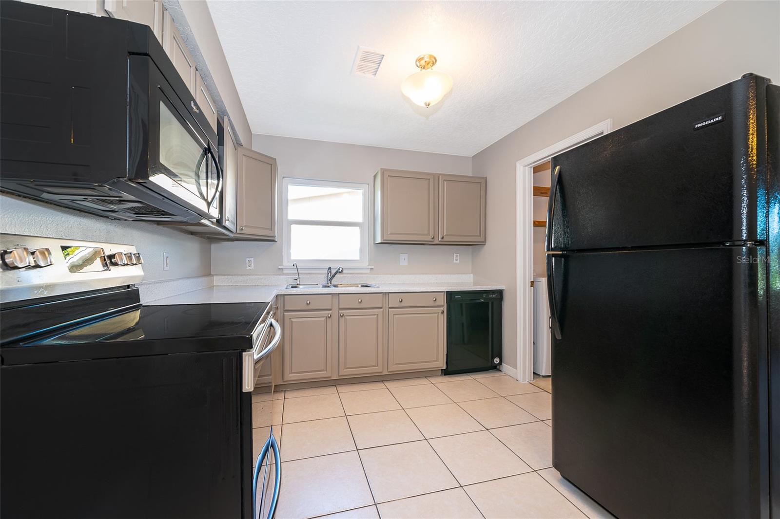 3024 SUTTON DR, ORLANDO, FL, 32810